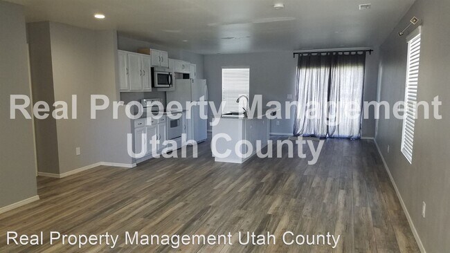Building Photo - 3 br, 2 bath House - 2087 E Summit Way