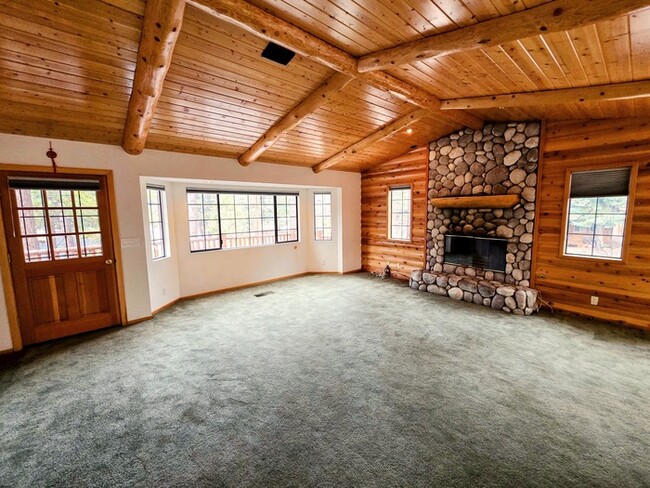 Foto del edificio - Charming Log-Style Home Near Big Bear Vill...