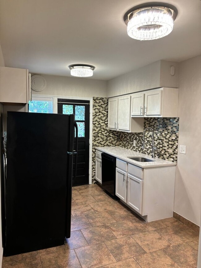 Foto del edificio - One-Bedroom Apartment in Dogtown*In-Unit Washer & Dryer*Walkable Neighborhood