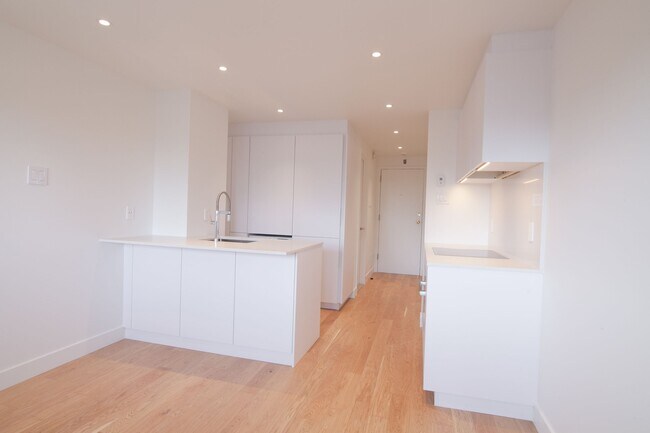 Building Photo - 3460 Rue Durocher