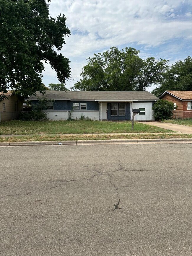 Building Photo - 2113 73rd St