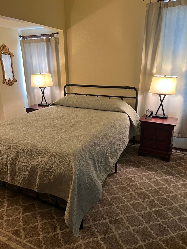 Building Photo - Downtown Whitefish 3BR/2 BA Furnished Hous...