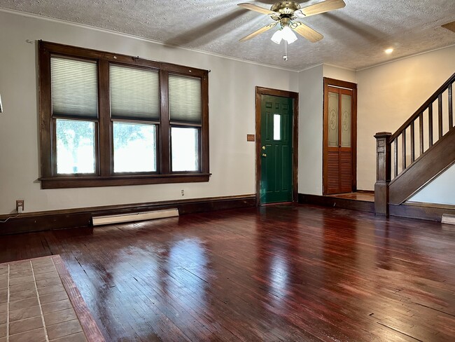 Building Photo - 784 Carpenter St