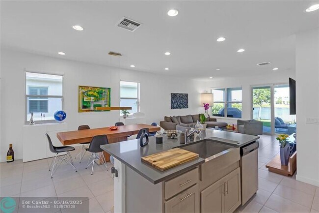 Building Photo - 11716 SW Lyra Dr.