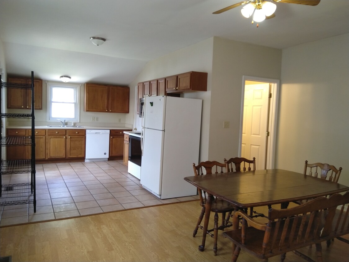 Kitchen and Dining Room - 2623 Mount Vernon Ave