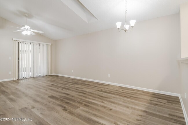 Building Photo - 8761 Pinevalley Ln