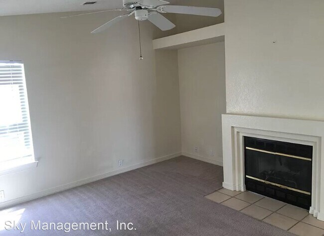 Building Photo - 3 br, 2 bath House - 11712 Kings Canyon Ro...