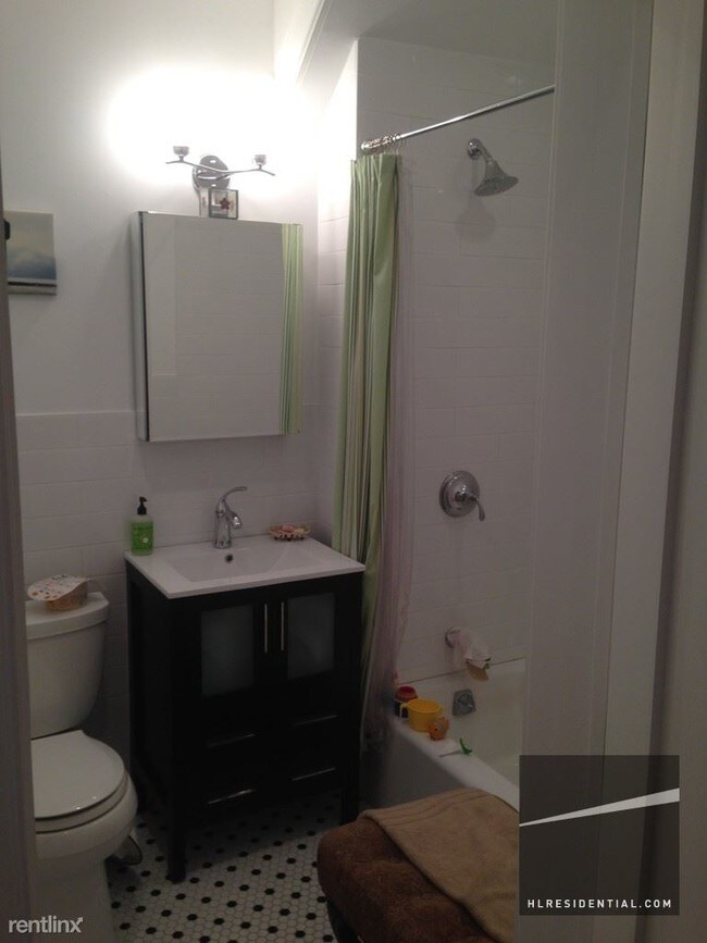 Building Photo - 533 8th St