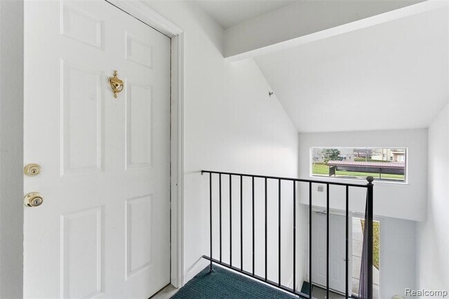 Building Photo - 15090 Northpointe Dr