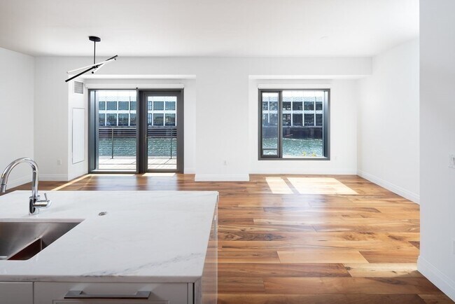 Foto del edificio - 300 Pier 4 Blvd.