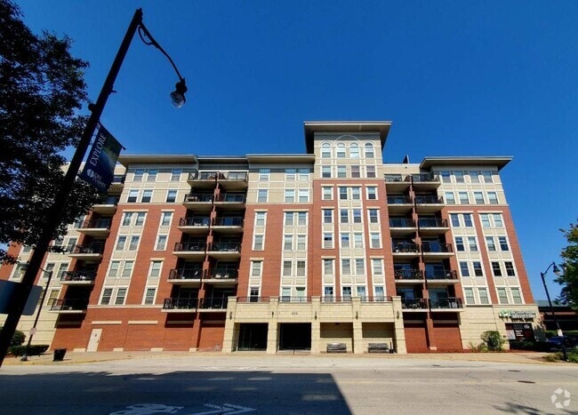Building Photo - 656 Pearson St