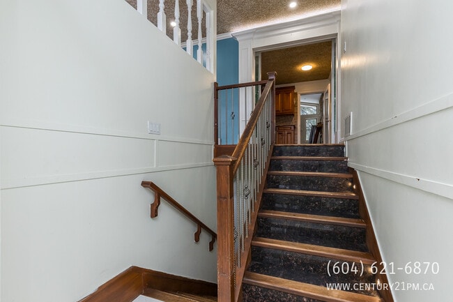 Building Photo - 2088 Majestic Crescent
