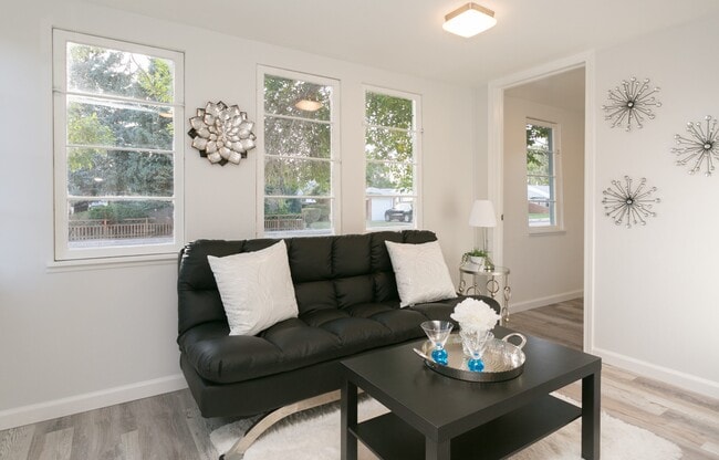 Foto del edificio - 4898 S Logan St