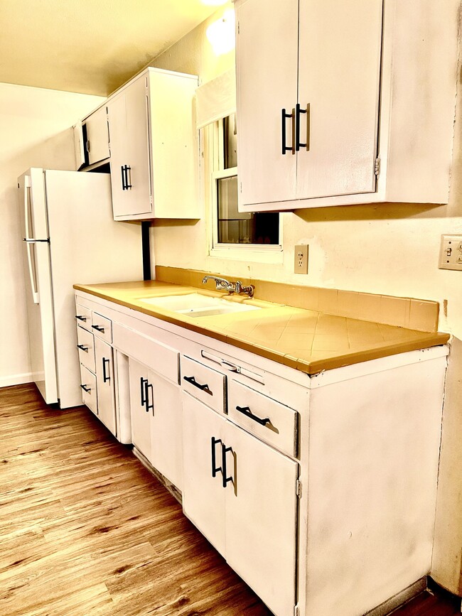 Refrigerador completamente nuevo - 15875 Lawrence Dr