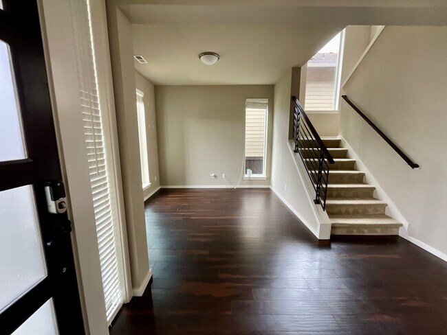 Foto del edificio - Beautiful and Spacious 4 Bedroom Home in M...