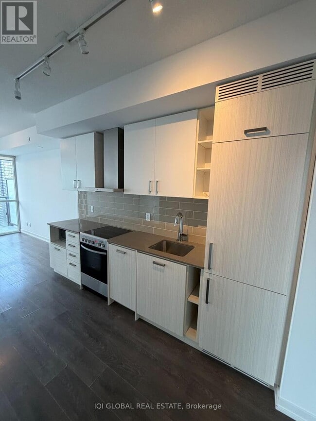 Building Photo - 125 Redpath Ave