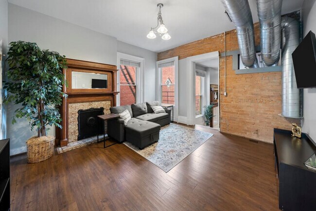 Building Photo - 835 Dayton St