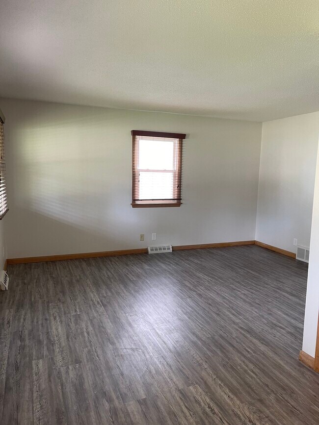 Sala de estar - 2737 E Ave NW