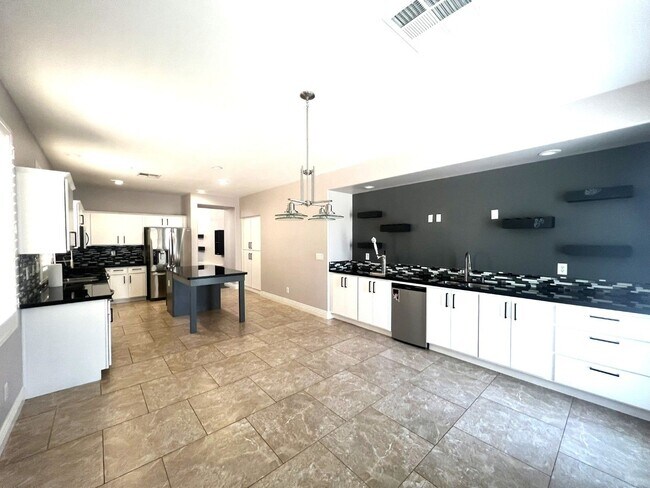 Foto del edificio - 5923 Poplar Tree St