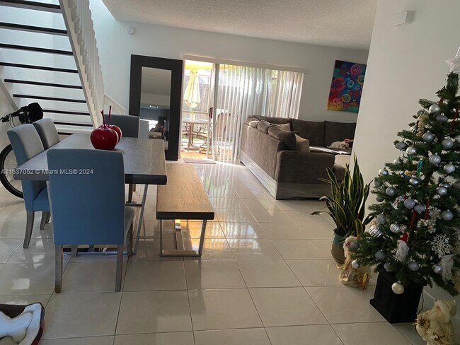 Foto del edificio - 5251 SW 121st Ave