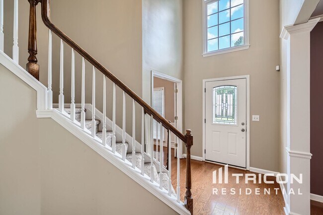 Foto del edificio - 1315 Bridle Path Dr