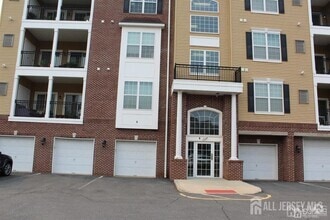 Building Photo - 611 Doral Ct