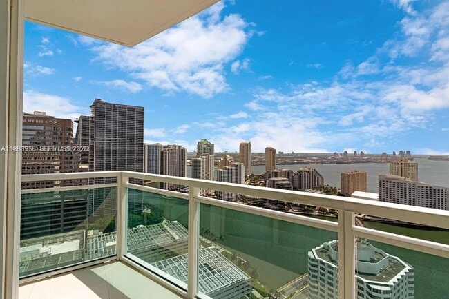 Building Photo - 950 Brickell Bay Dr