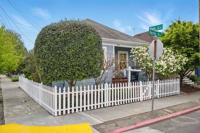 Building Photo - 1598 Pacific Ave