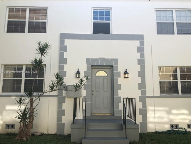 Building Photo - 15 Sidonia Ave