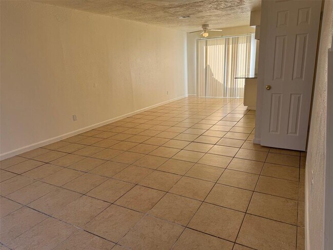 Foto del edificio - 9200 W Bellfort Ave