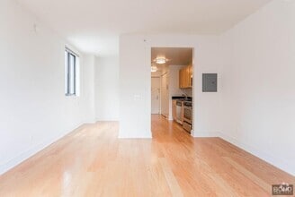 Building Photo - 323 W 96th St