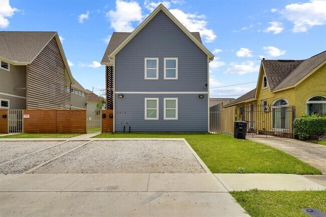 Foto del edificio - 2516 Cleburne St