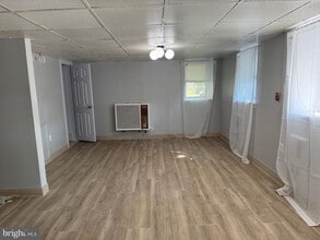 Building Photo - 1041 Fanshawe St