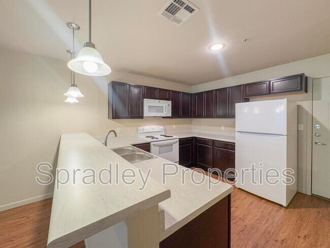 Foto del edificio - 255 E 5th Ave