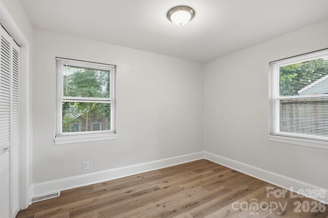 Foto del edificio - 3101 Selwyn Ave