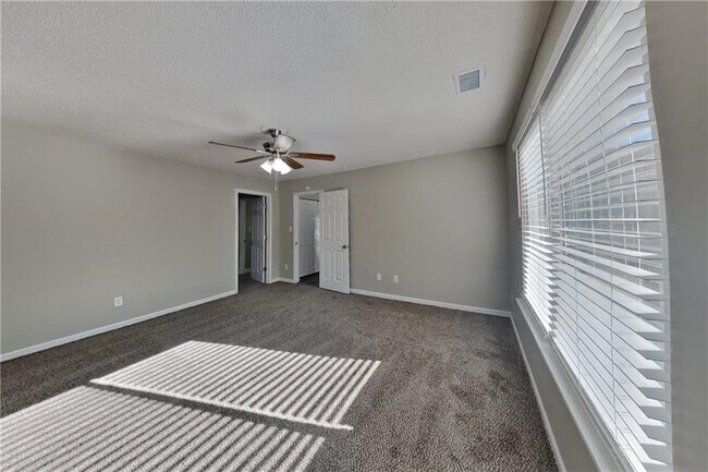 Foto del edificio - 1050 Augusta Woods Dr