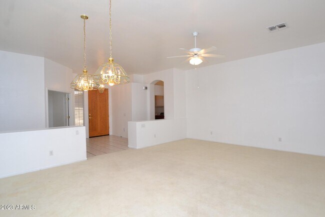 Foto del edificio - 9634 E Irwin Ave