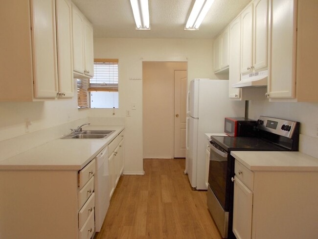 Building Photo - 4-Bedroom Home with Spacious Backyard