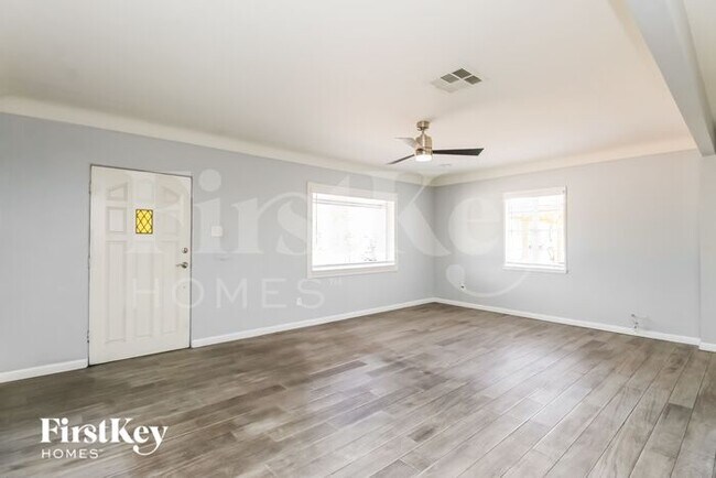 Foto del edificio - 2417 E Earll Dr