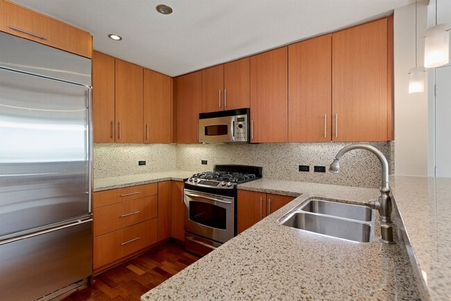 Foto del edificio - Must see, Sweeping Bay View 2 Bed/2 Bath C...