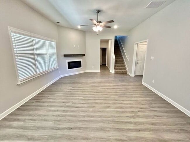 Building Photo - Now Leasing a 5 Bedroom 3 Bath Home in Byh...