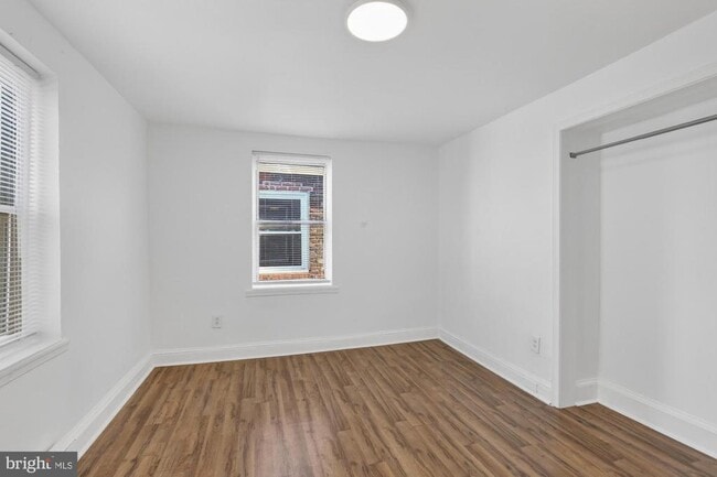 Foto del edificio - 1733 W Oxford St