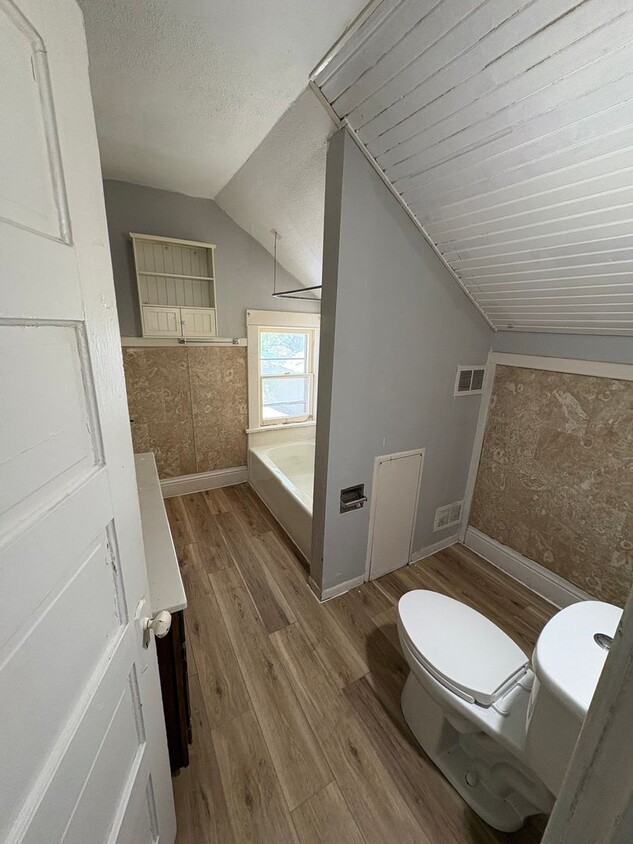 Primary Photo - 2 bedroom 1 bathroom apartment