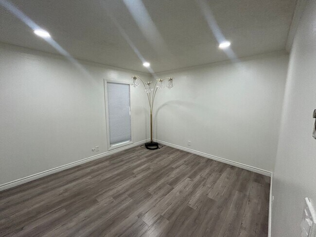 Foto del edificio - Two story Cypress townhouse, garage, patio, laundry and pool access