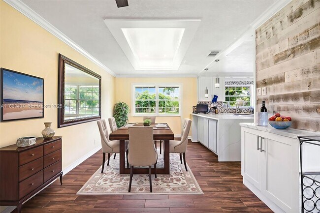 Foto del edificio - 16530 Royal Poinciana Ct