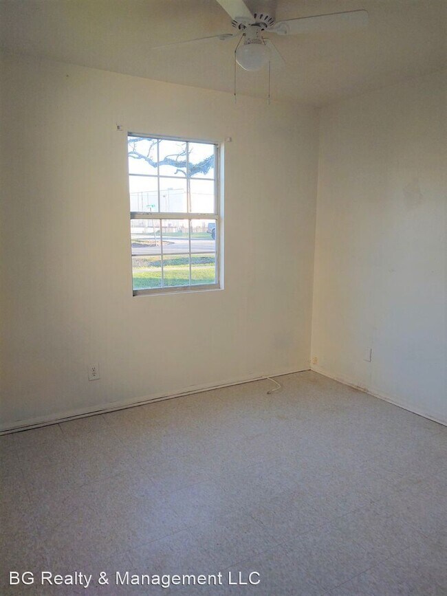 Building Photo - 3 br, 1 bath House - 901 Priscilla Lane