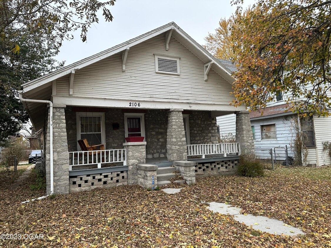 Primary Photo - 2106 S Joplin Ave