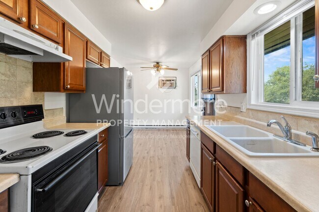 Foto del edificio - 1017-19 S. Robie Rd