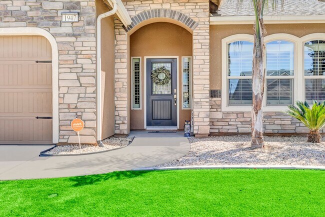 Foto del edificio - Charming 3 bedroom 2 bathroom home located in Hanford
