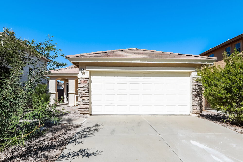 Primary Photo - 1682 W Prospector Way
